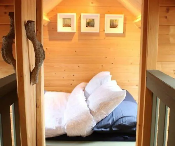 Casa de Férias Cosy & Natural Cottage With Fireplace And Garden Heinenoord